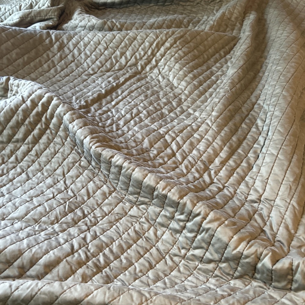 West Elm Queen Size Bedspread Silky TENCEL™ Pick Stitch Quilt in Elm Comforter